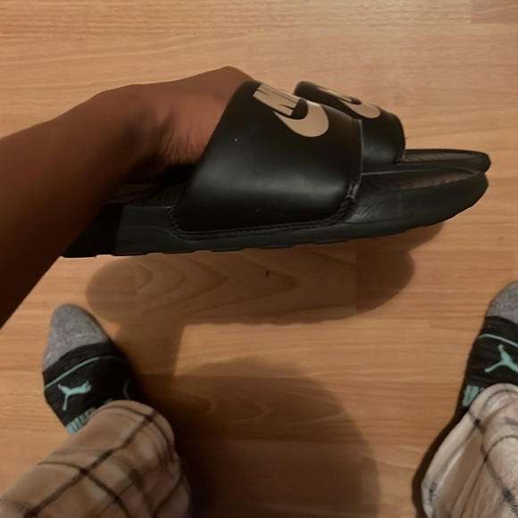 I’m asking abt 25-40 dollars these are practically new - Picture 2 of 4